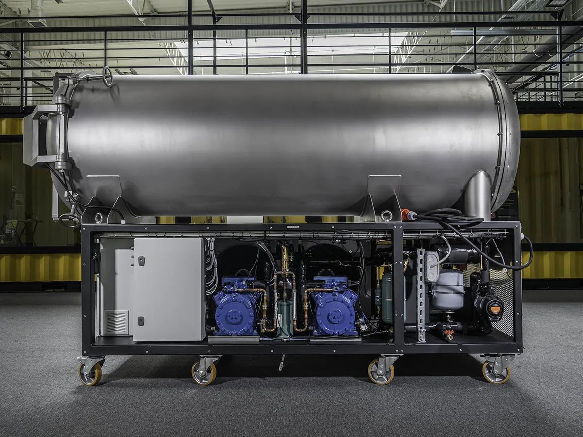 LEO-130 freeze dryer — front elevation view, chamber door closed, refrigeration cabinet open